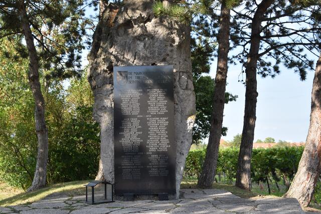 Treffpunkt beim Kriegerdenkmal in Sooß. | Foto: Preineder