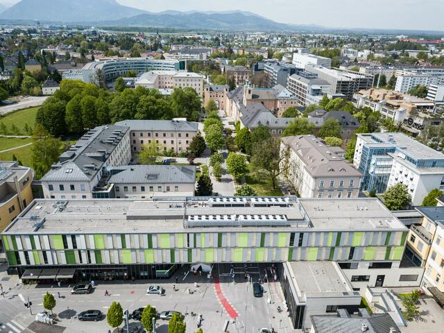 Große Freude im Uniklinikum Salzburg durch die erfolgreiche Verlängerung des Gütesiegels.
 | Foto: SALK
