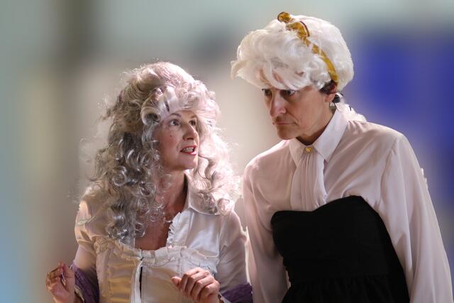 Johanna Hoblik (als Marschallin) und Katharina Hauer (als Octavian /Mariandl) im "Rosenkavalier". | Foto: Kulturverein Rodaun Aktiv