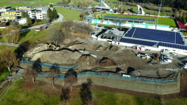 m gesamten Außenbereich wurden umfangereiche Erdarbeiten und Geländekorrekturen durchgeführt. Auch Verbindungswege wurden geschaffen und das Areal barrierefrei gestaltet.� | Foto: Stadt Imst