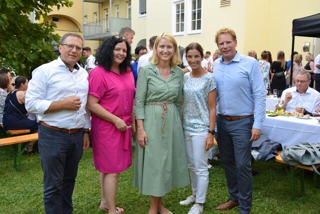 Von links: ÖAAB-Bundesobmann August Wöginger, ÖAAB-FCG AK-Fraktionsvorsitzende Cornelia Pöttinger, ÖAAB-Landesobfrau LH-Stv. Christine Haberlander, ÖAAB-Linz Obfrau LAbg. Elisabeth Manhal und FCG-Landesobmann Michael Weber. | Foto: ÖAAB