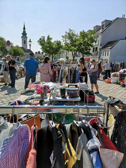 Der beliebte Flohmarkt am Maurer Hauptplatz findet wieder statt.  | Foto: Monika Kaltenecker