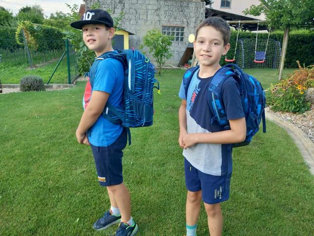 Leonard (10) und Jonas (11) aus Reichersdorf freuen sich schon auf den Schulbeginn. | Foto: Michaela Müller