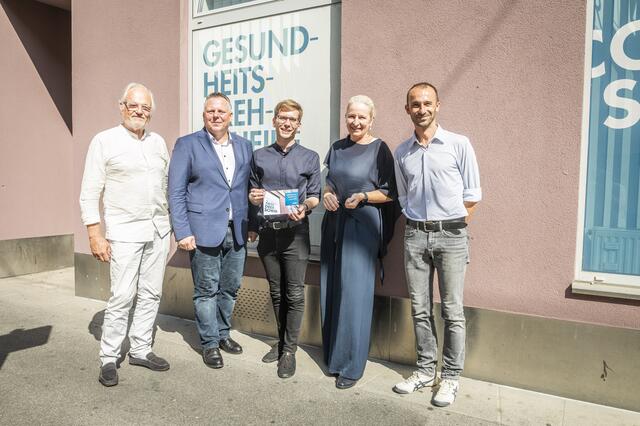Luden zur Besichtigung der Gesundheitsdrehscheibe (von links): GR Gerhard Hackenberger (Grüne), Michael Ehmann (Klubobmann der SPÖ), Robert Krotzer (Gesundheitsstadtrat, KPÖ), Eva Winter (Leiterin der Gesundheitsamtes) und Christoph Pammer (Leiter der Gesundheitsdrehscheibe) | Foto: Foto Fischer/Stadt Graz