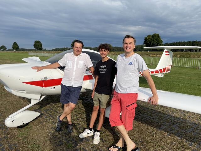Obmann vom Fliegerclub Hermann Weirer, Emil Richter und Thomas Meindorfer. | Foto: Martina Schweller