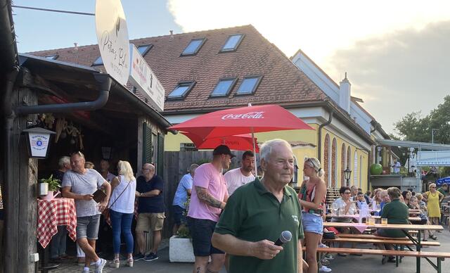 Schön langsam füllt sich das Festgelände ...