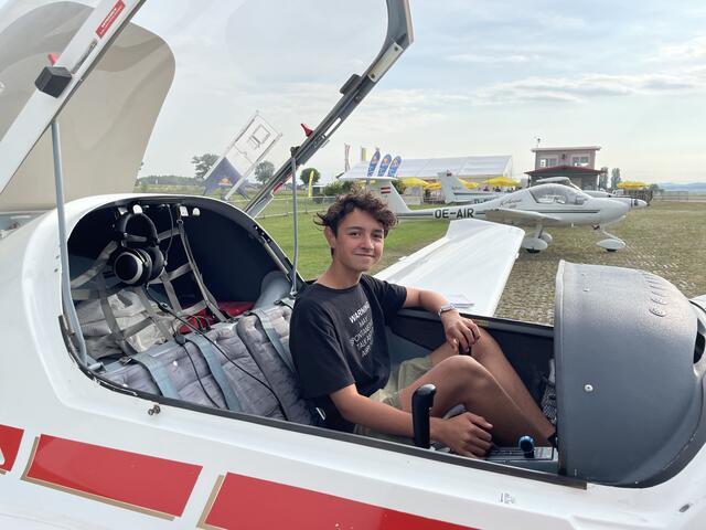 Mit 15 Jahren hat er bereits den Flugschein begonnen. | Foto: Martina Schweller