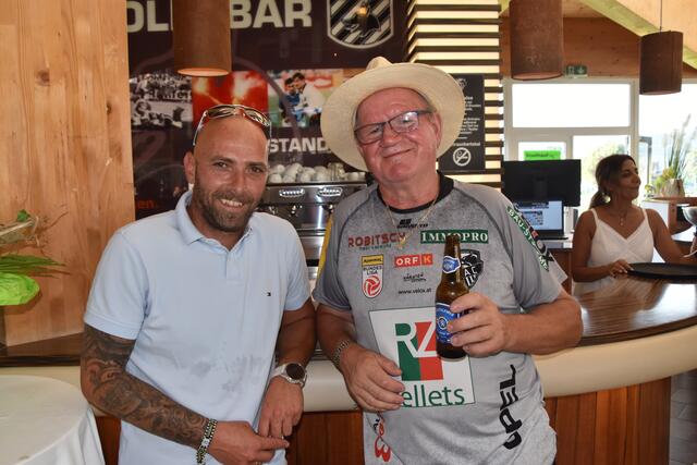 Bau- und Transportunternehmer Markus Scharner mit Edelfan Manfred "Fredi" Schönhardt (von links)
