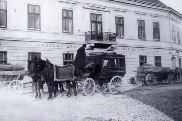 Gasthof zum Schwarzen Bock in Baden mit Stellwagen nach Alland, 1894 | Foto: Stadtarchiv Baden