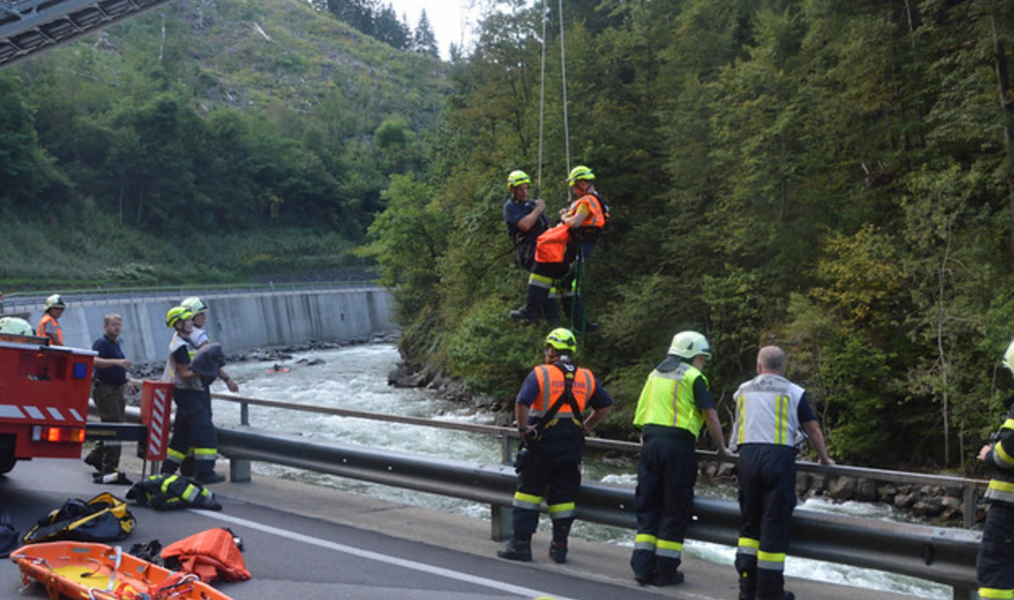 Dramatic mission: woman was rescued from Lieser with a turntable ladder - ...