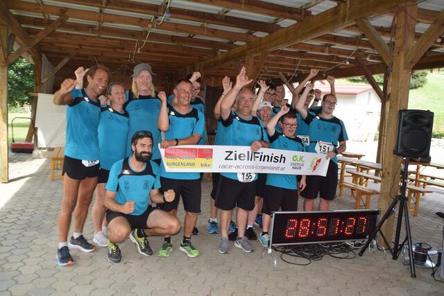 Die Unified-Staffel Special Olympics Österreich Team Dornau freut sich über eine tolle Zeit.  | Foto: Elisabeth Kloiber