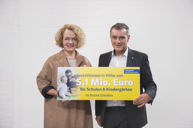 Landesrätin Christiane Teschl-Hofmeister und Landtagsabgeordneter Anton Erber investieren in Schulen und Kindergärten im Bezirk Scheibbs. | Foto: Daniela Matejschek