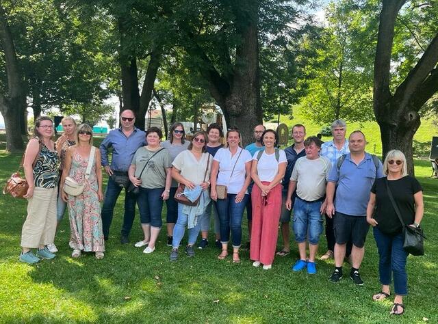 Gruppe der Gemeinde Wallern im Park in Bratislava | Foto: Rainhard Summer