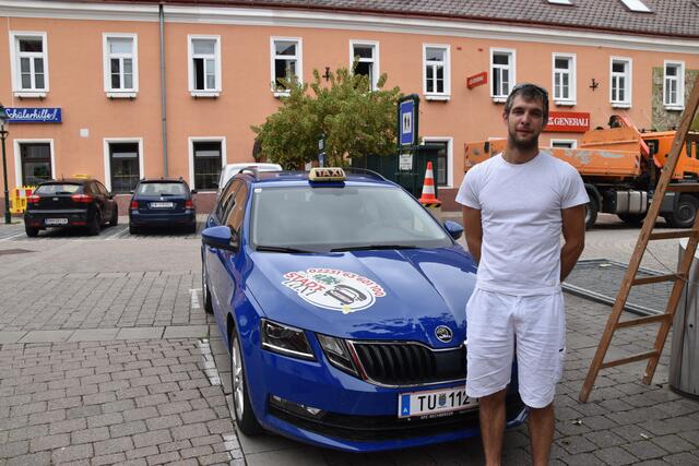 Valentin Rostek fährt das Stadttaxi. | Foto: Geiger