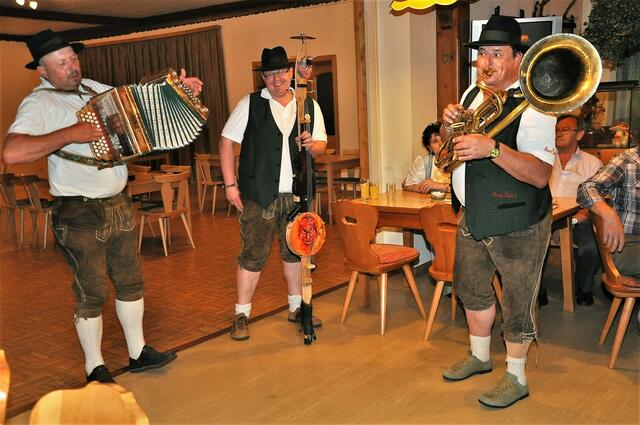 Auch die "Marün Bluzzan" spielen | Foto: Volkskultur NÖ