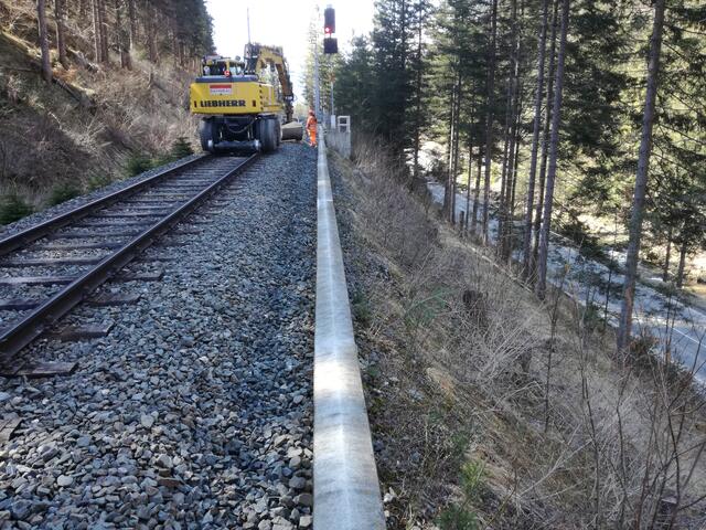 Aufgrund von Erhaltungsarbeiten ist die Außerfernbahnstrecke von 31. August bis 5. Oktober 2023 für den Zugverkehr gesperrt. | Foto: ÖBB/Lindner