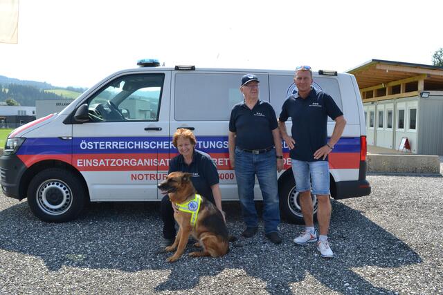 Karlheinz Riesenberger (Mitte), Präsident des ÖRD , freut sich über viele Besucher. | Foto: Privat