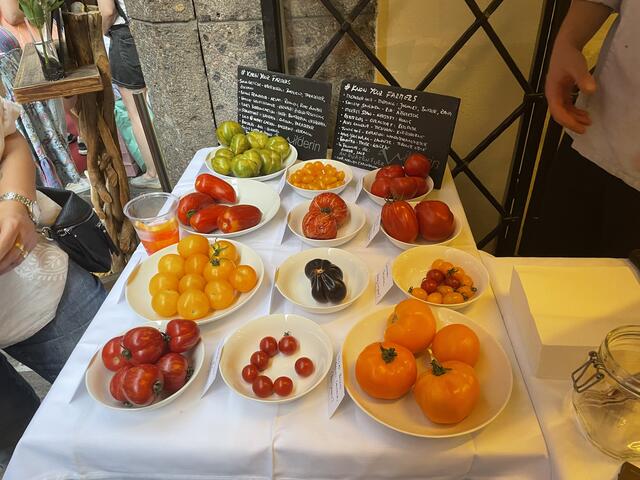 Der Tomatensalat wurde frisch von heimischen Früchten zubereitet.  | Foto: Lisa Kropiunig