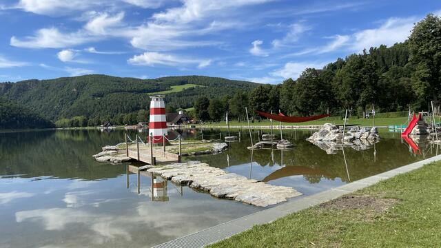 Als Kulisse der Fotobox, powered by SPAR, diente heuer beim Familienfest am Stubenbergsee der Leuchtturm nahe des Strandbades. Da konnten direkt nochmal ein bisschen Urlaubsgefühle aufkommen. | Foto: RegionalMedien Steiermark