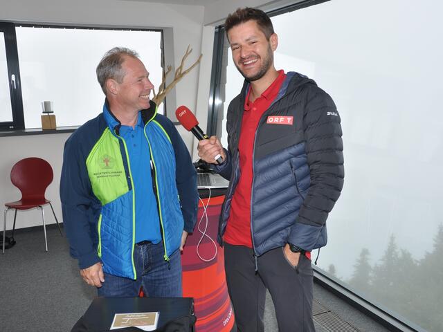 Bergbahn Pillersee-GF Markus Brudermann und Radio Tirol-Reporter David Steiner bei der ORF Radio Tirol Sommerfrische auf dem Jakobskreuz. | Foto: Schwaiger