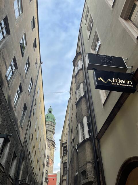 Mit Blick auf den Innsbrucker Stadtturm | Foto: Lisa Kropiunig