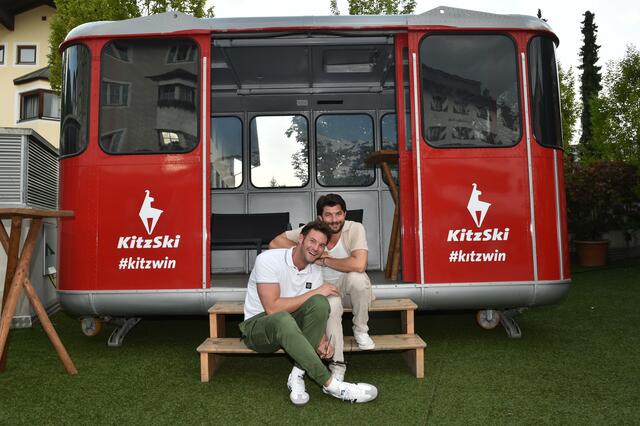 Paul Pizzera und Otto Jaus bei Trailerpräsentation „Pulled Pork“. | Foto: BrauerPhotos/G. Nitschke