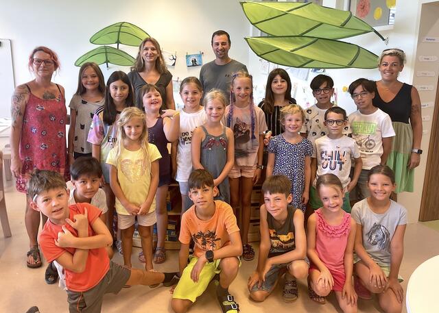 Viel Betrieb die ganzen Ferien über: Stadtrat Thomas Bäuml, GR Christina Hoffmann, Hort-Leiterin Margot Adler und Betreuerin Gaby Ghinea | Foto: Stadtgemeinde Fischamend