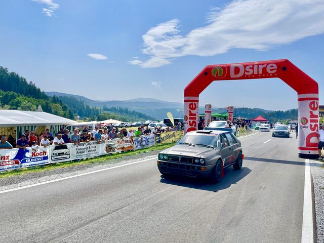 Zahlreiche Fans waren von den 101 Fahrzeugen in Voitsberg-Lobming begeistert. | Foto: Hausegger/Jud Motorsport