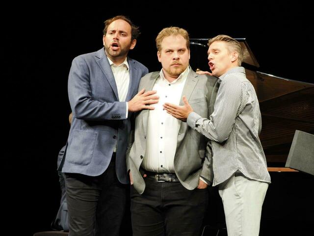 Terzette aus Cosi fan tutte – W.A. Mozart mit Martin Mitterrutzner, Tenor, Liviu Holender, Bariton & Michael Nagl, Bass-Bariton. | Foto: Academia/Dabernig