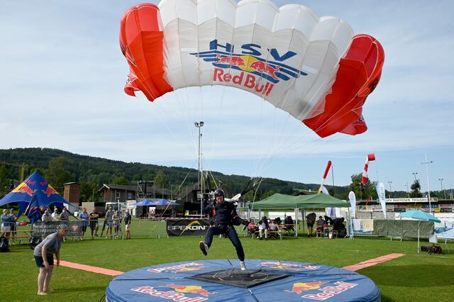 Auf die Landung kam es an.  | Foto: HSV Red Bull Salzburg