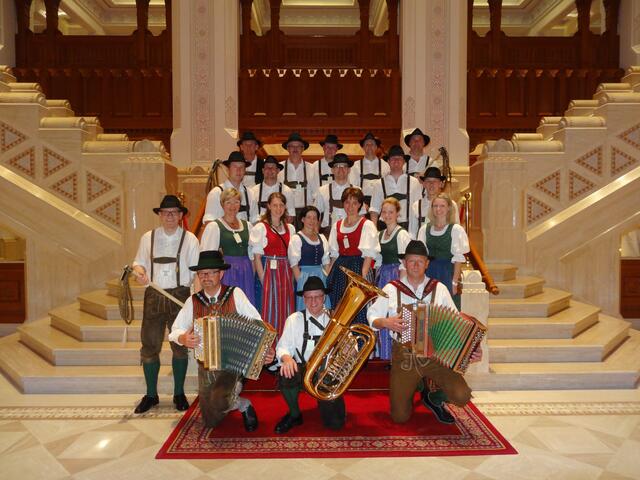 Wertvoller Marmor und wunderschöne Vertäfelungen, die Gruppe war begeistert von den pompösen Räumlichkeiten im Opernhaus in Muskat