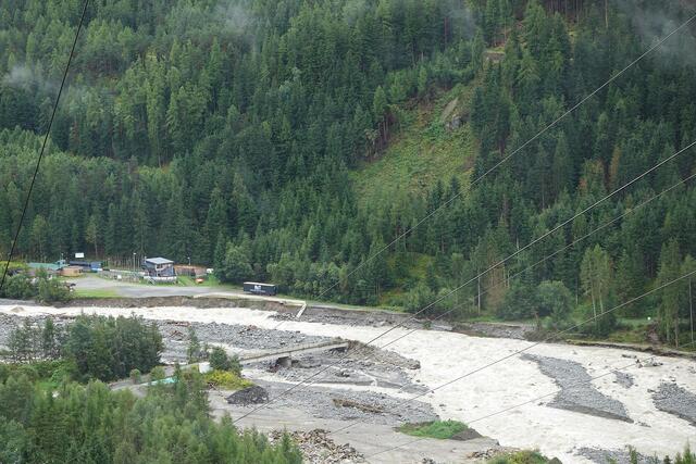 Rund um das Bundesleistungszentrum West in der Grantau in Umhausen entstanden schwere Hochwasserschäden. | Foto: sportszene.tirol/Kammerlander