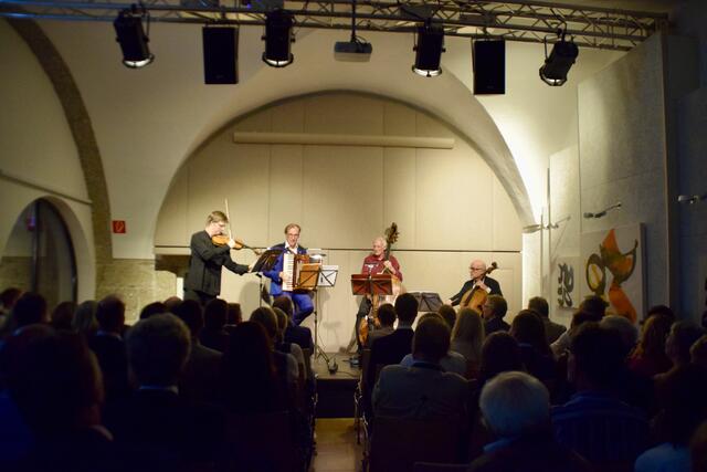 Die Gründungsmitglieder von "Amarcord Wien" lernten sich in der Wiener Volksoper kennen und begeistern seit dem Jahr 2000 nationales und internationales Publikum. | Foto: Carmen Kurcz