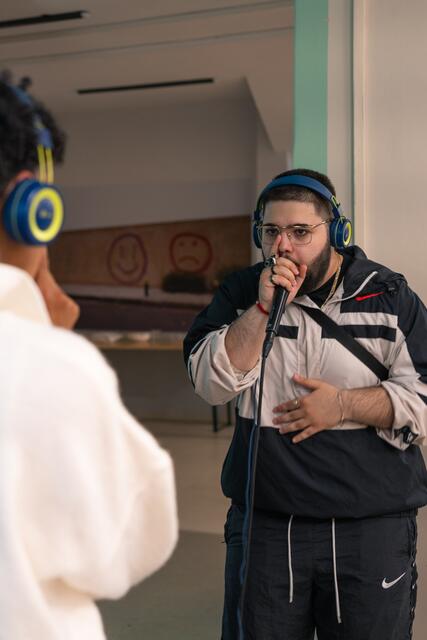 Die jungen Teilnehmenden bekamen die Möglichkeit bei verschiedenen Kunstworkshops aus den Bereichen Film, Tanz, Fotografie, Malerei, Mode oder Rap und Gesang teilzunehmen.  | Foto: Asja Ahmetovic