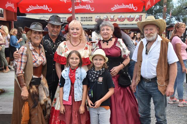 Noch einmal Lucky Town hieß es für Gabi Kahr-Seper und ihre Westernfreunde. | Foto: Michael Strini