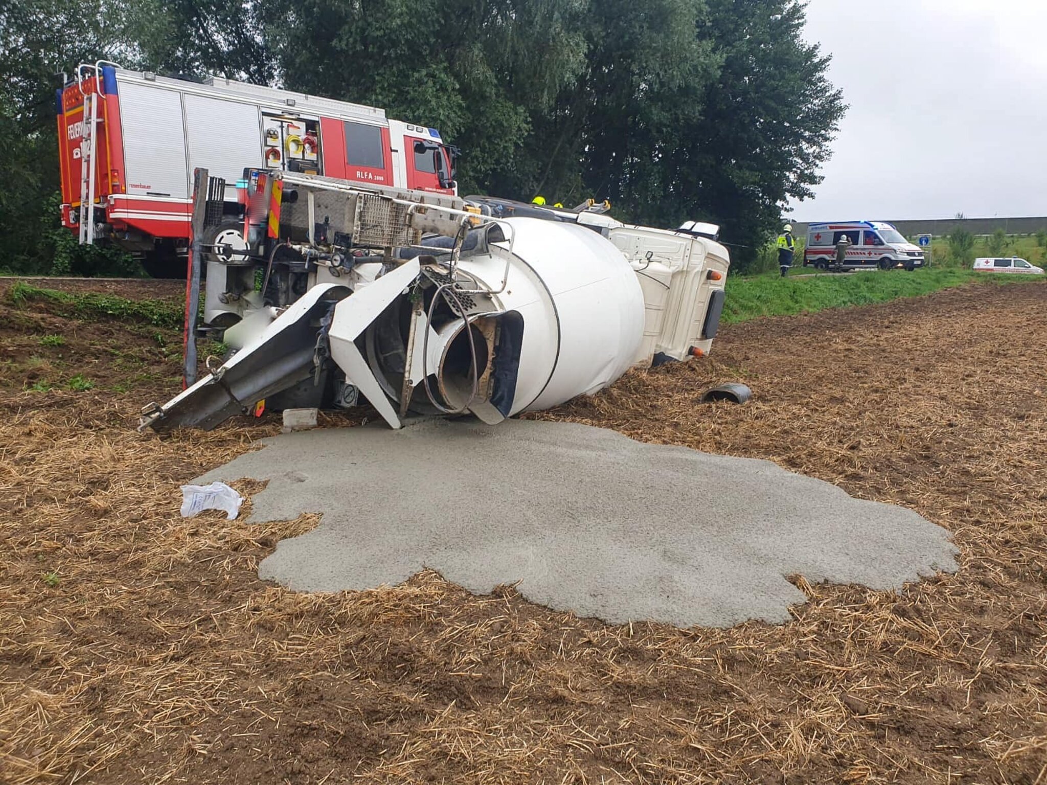FF Mistelbach: Truck crashed in the field - Mistletoe Stream