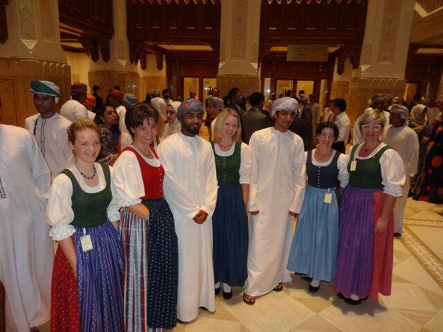Die Fischbacher Dirndl waren beliebte Fotomotive im Opernhaus in Maskat.