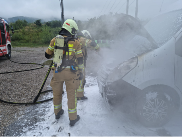 Fahrzeugbrand in Eugendorf am 30. August 2023 | Foto: FF Eugendorf