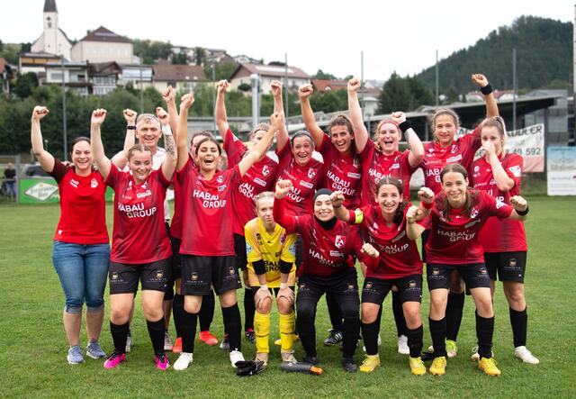 Beim Auswärtsspiel in Kefermarkt, mit Obfrau Martina Blaha und Coach Hans Joachim Riegler. | Foto: kickerin.at
