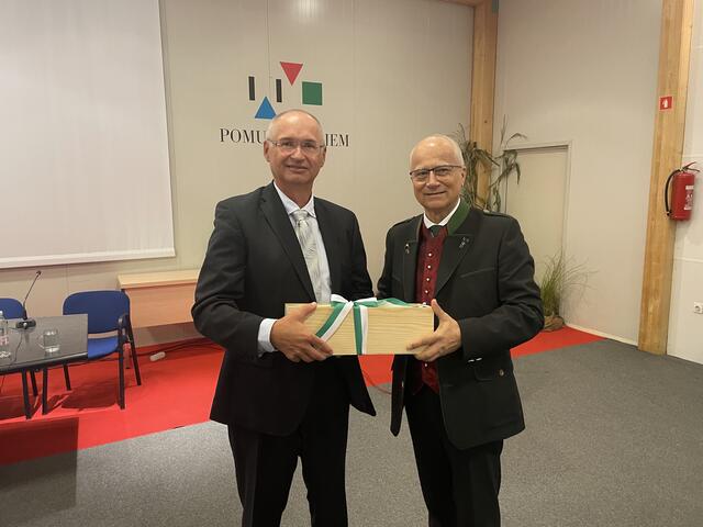 Der slowenische Staatssekretär Darij Krajčič (l.) mit Landesrat Johann Seitinger