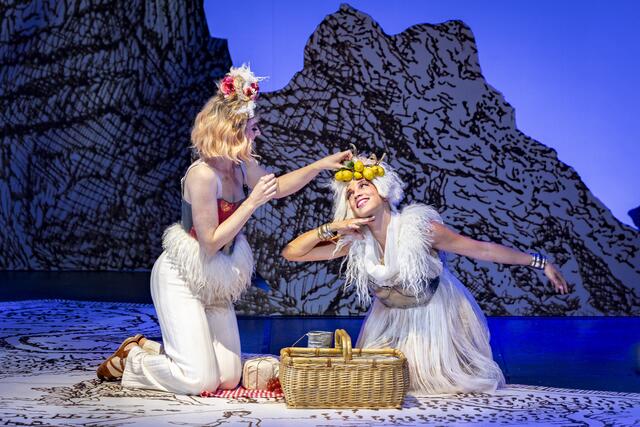 Eline Welle (Elpina) &amp; Chelsea Zurflüh (Licori) in der Barockoper:Jung «La fida ninfa» von Vivaldi
 
 | Foto: Birgit Gufler 