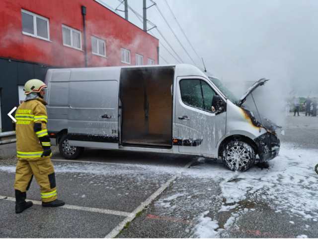 Fahrzeugbrand in Eugendorf am 30. August 2023 | Foto: FF Eugendorf