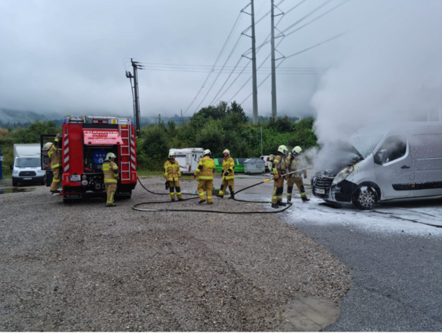 Fahrzeugbrand in Eugendorf am 30. August 2023 | Foto: FF Eugendorf