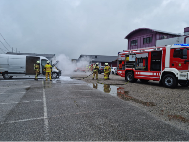 Fahrzeugbrand in Eugendorf am 30. August 2023 | Foto: FF Eugendorf