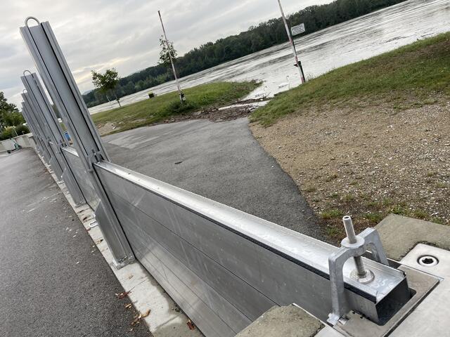 Zur Sicherheit wurde gestern Vormittag der Hochwasserschutz aufgebaut. | Foto: Sandra Schütz