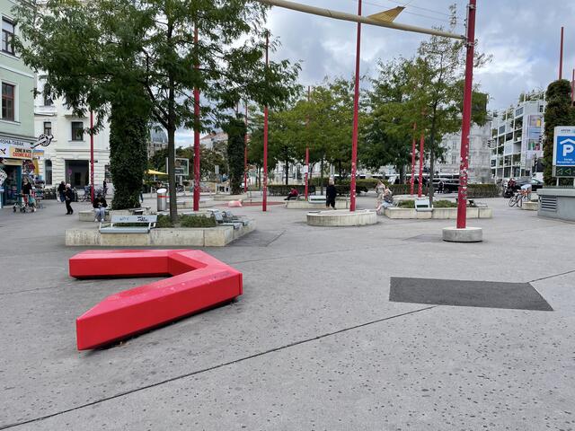 So sieht der Platz momentan aus- viel Asphalt und wenig Grün. | Foto: Luise Schmid
