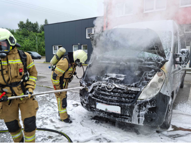 Fahrzeugbrand in Eugendorf am 30. August 2023 | Foto: FF Eugendorf
