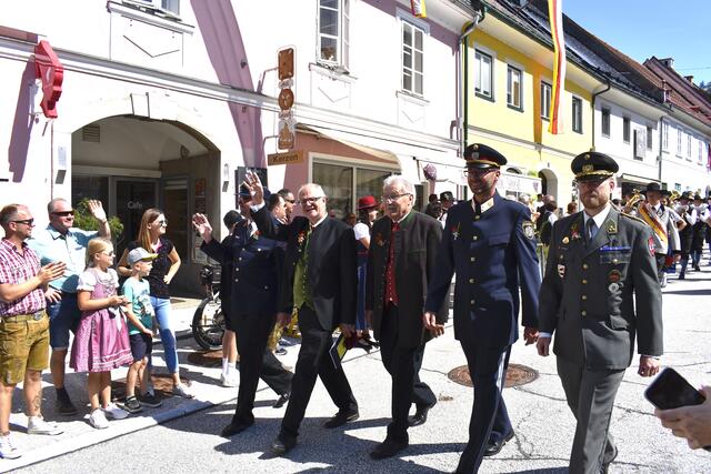 Der Festzug am Samstag ab 12 Uhr wird traditionell jedes Jahr angeführt vom Marktreferenten, Marktmeister und den örtlichen Feuerwehr-, Militär- und Polizeikommandanten sowie der Jauntaler Trachtenkapelle Loibach. | Foto: RegionalMedien