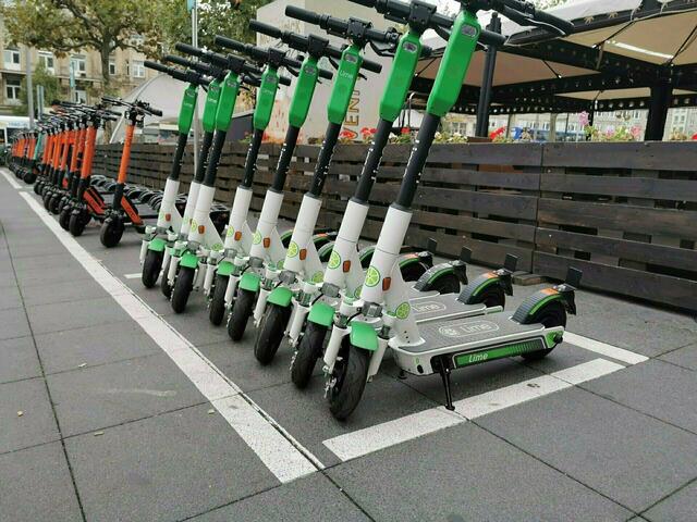 Die Stadt baut im ganzen Gebiet die E-Scooter-Stationen aus, besonders an problematischen Hotspots. | Foto: Pixabay