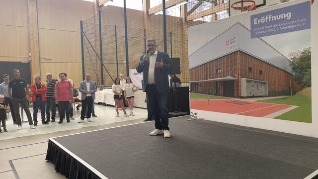 "Durch die ganzjährige Nutzung schaffen wir zusätzliche Möglichkeiten für tausende Kinder und Jugendliche“, sagt Sportstadtrat Peter Hacker (SPÖ). | Foto: Kathrin Klemm